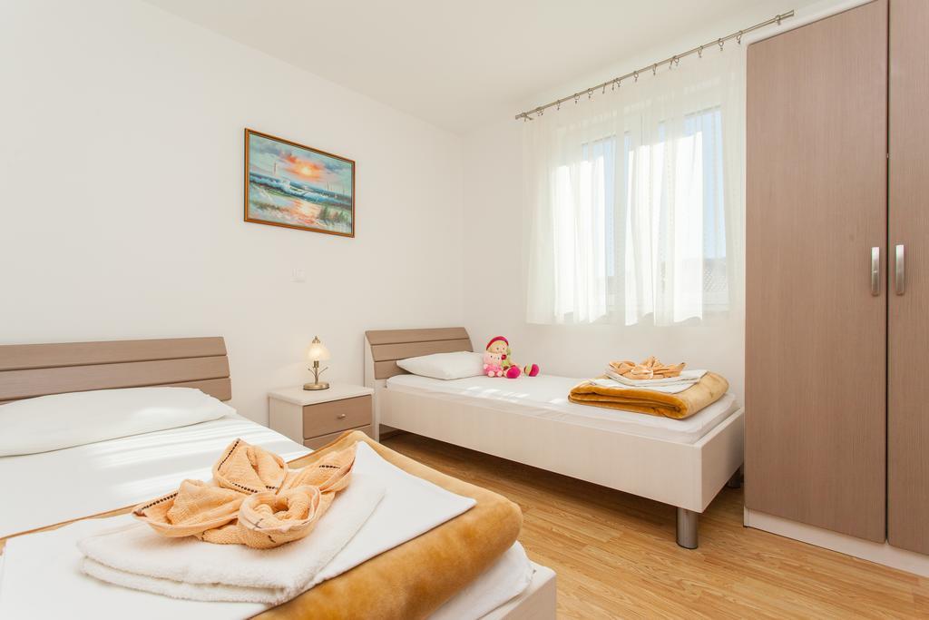 Apartments Mia バスカ エクステリア 写真